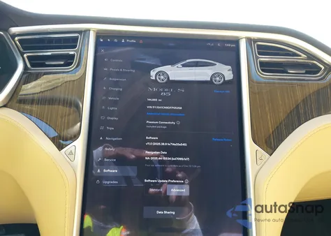 2013 Tesla Model S z USA, uszkodzony, nr VIN 5YJSA1CN9DFP05258